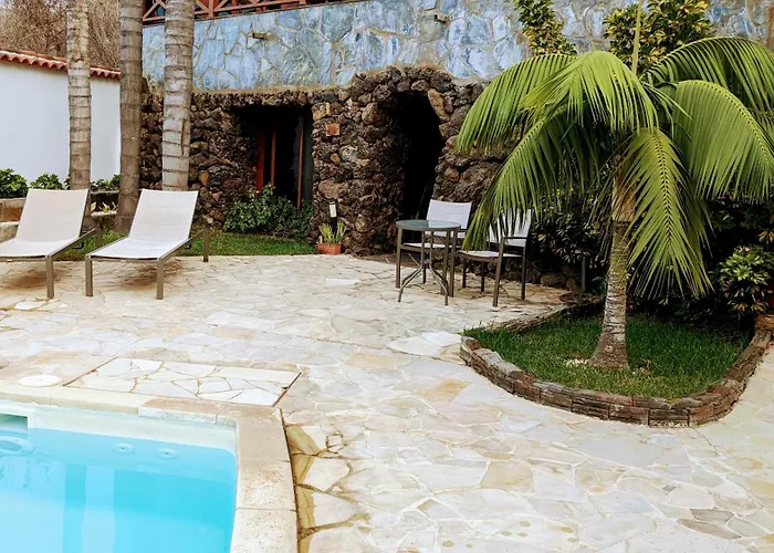 La Cueva De Villa Gardel